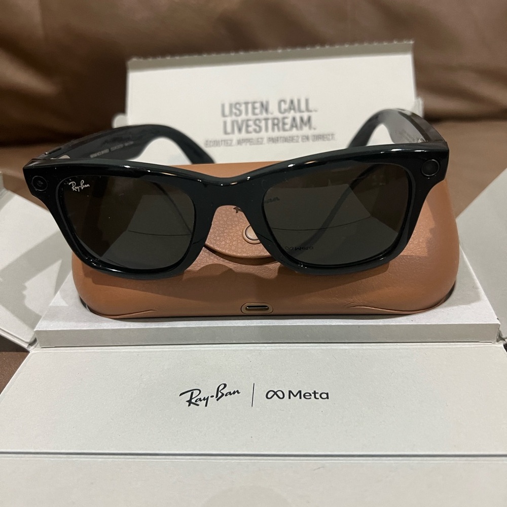 Ray-Ban Meta Wayfarer Smart Glasses-Shiny Black/G15 Green NWOT